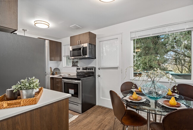 Highland Palms - Highland Palms Apartments