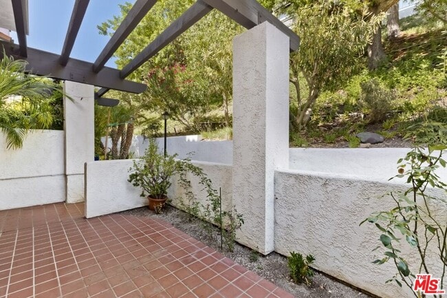 Photo - 1560 Michael Ln