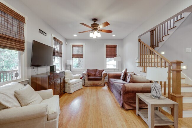 Photo - 139 Hillside St