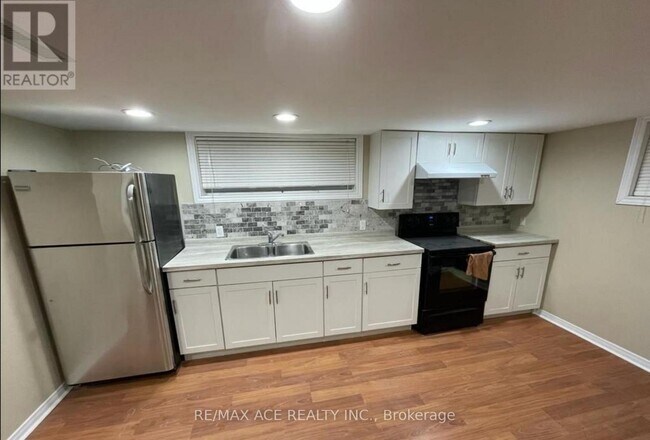Photo - 46 Mossbank Dr