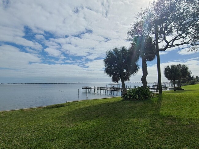 Building Photo - 2557 Pineapple Ave