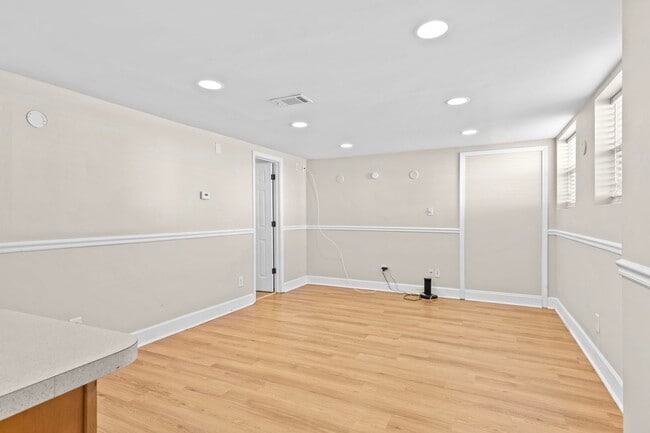 Building Photo - 3534 E Fall Creek Pkwy N Dr Unit J