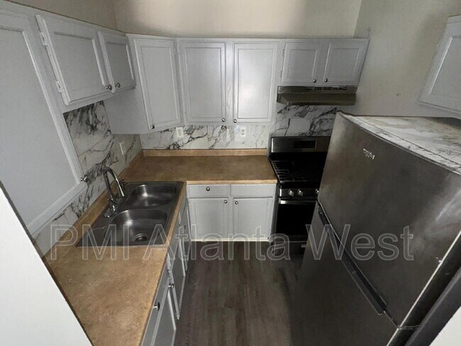 Photo - 147 Lawton St SW