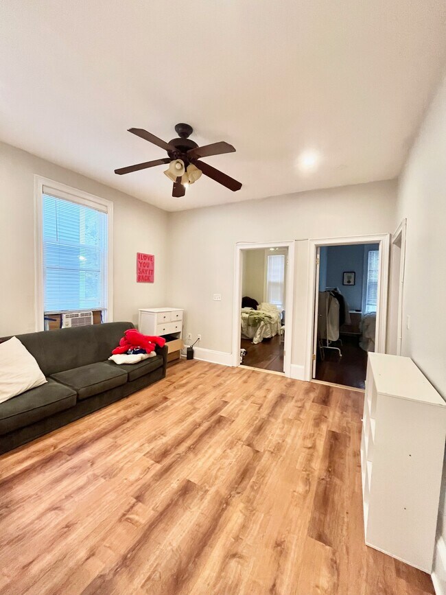 Photo - 719 Parker St