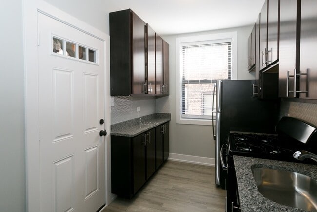 Photo - 729 W Brompton Ave Unit J05P