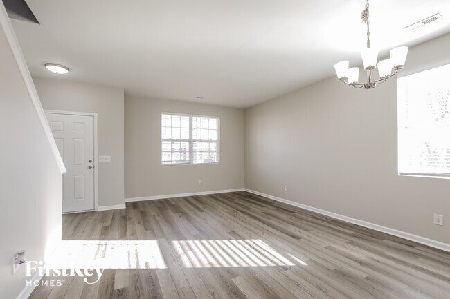 Photo - 7421 Lamplighter Close Dr