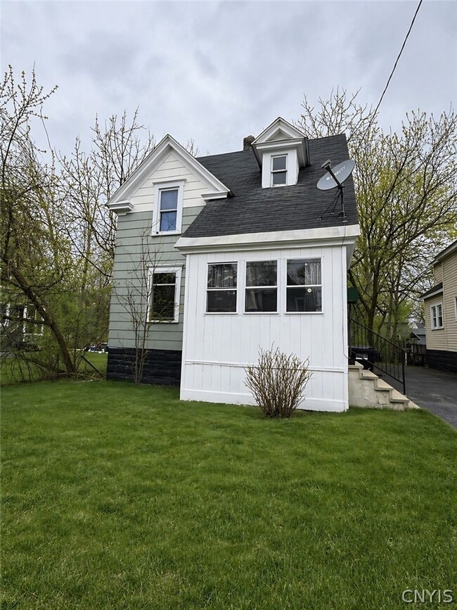 Building Photo - 154 Seeley Ave