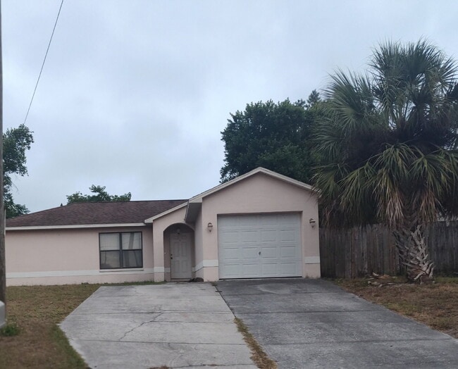 Building Photo - 2 bedroom home For rent