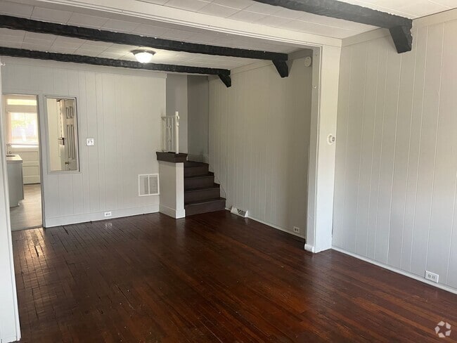 Building Photo - ACCEPTING SECTION 8 - 3 Bedroom 1 Bath Hom... Rental