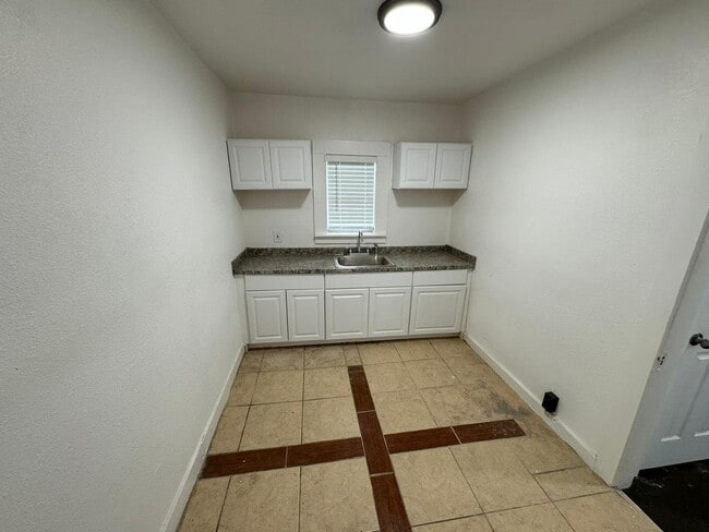 Photo - 1416 Craig St