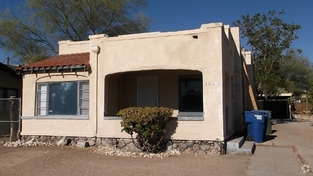 Building Photo - Charming Bungalow Rental