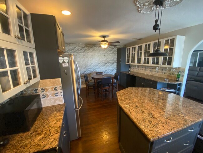 Photo - 3737 Park St N Unidad 2 Bed