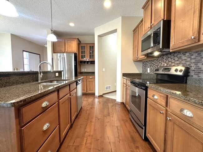 Photo - 6218 Shadyview Ln N