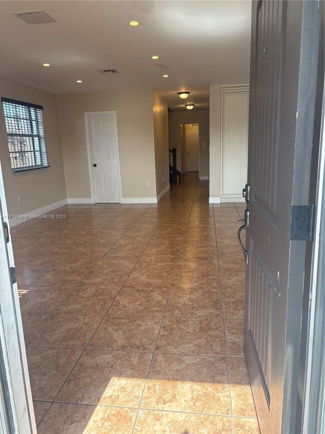 Photo - 819 E 26th St