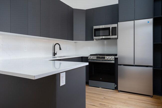 Building Photo - 10 Commerce St Unit 3F Rental
