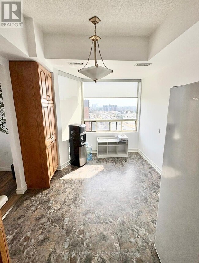 Photo - 744 Wonderland Rd S Unité 1206