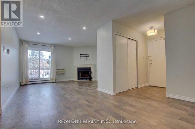 Photo - 1450 Glen Abbey Gate Unit 1113