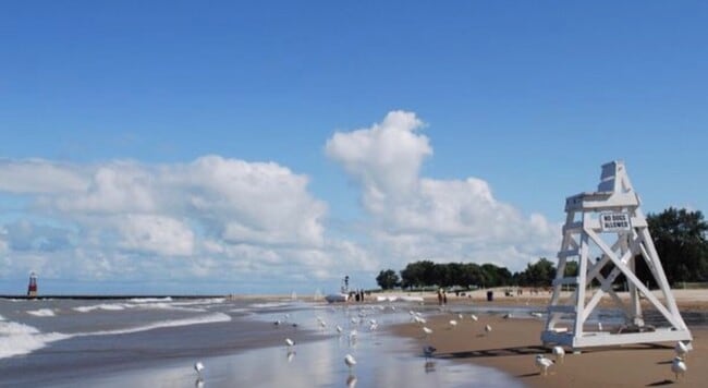 Building Photo - 5746 N Sheridan Rd