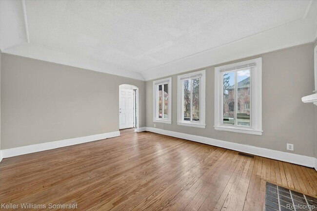 Photo - 3740 Tyler St