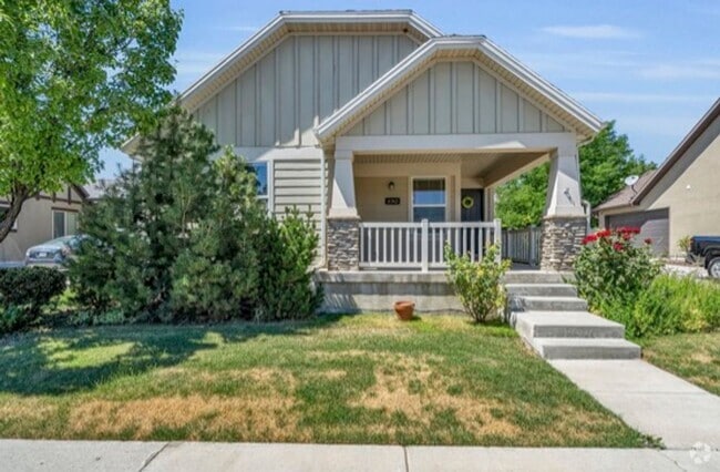 Building Photo - Stunning Home in Excellent Location!