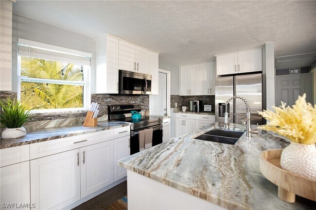 Photo - 528 14th St N