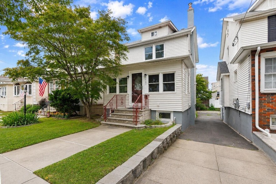 731 Humboldt St