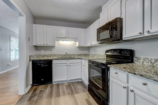 Photo - 323 Farm Pl Ct NE