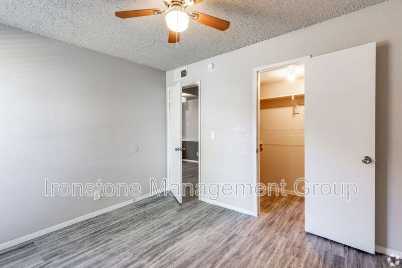 Photo - 5321 E 47th Pl