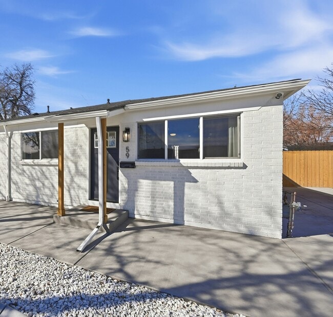 Building Photo - 59 W Del Mar Cir