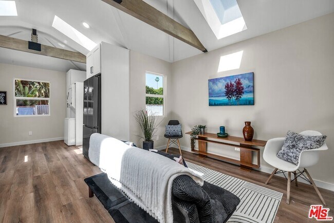 2319 1/2 Teviot Street Unit