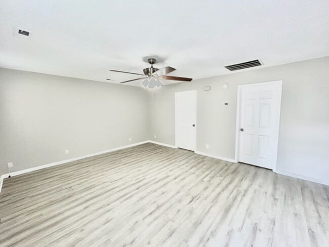 4304 Chalet Cir