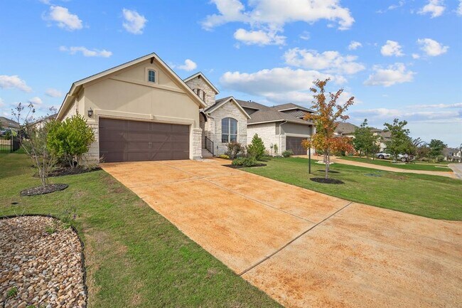 Photo - 228 Sumalt Gap Way