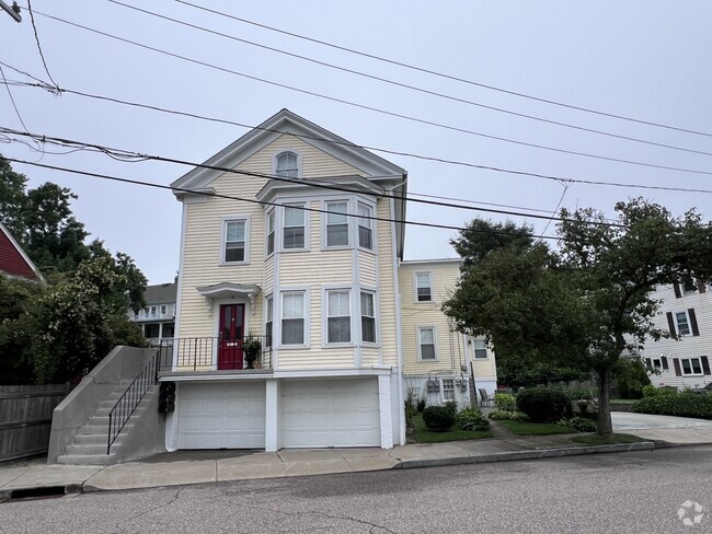 Building Photo - 18 Elm St Unit REAR Rental