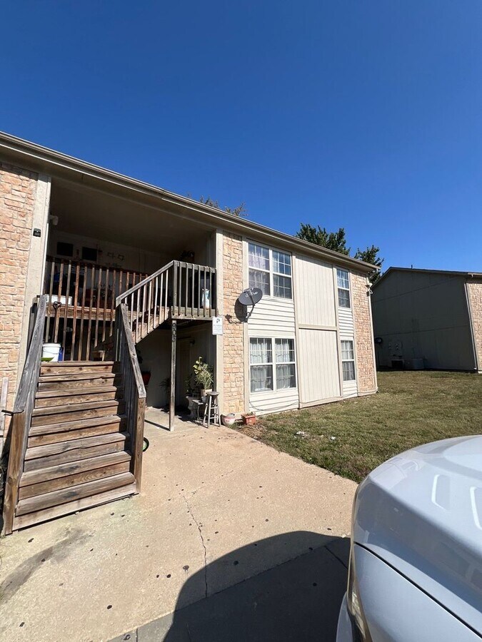** COMING SOON** Charming 2-Bedroom Home i... - ** COMING SOON** Charming 2-Bedroom Home i... Unit D