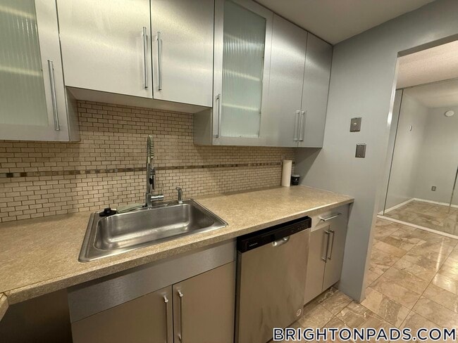 Building Photo - 50 Broadlawn Park Rental