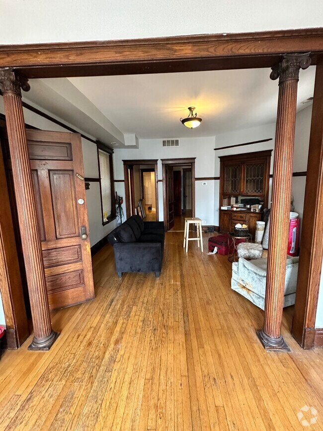 Building Photo - 3350 N Sheffield Ave Unit 2 Rental