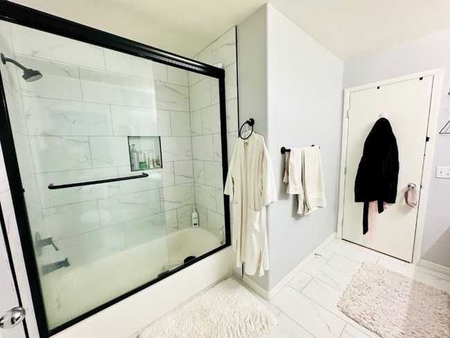 Photo - 929 Plantain Lily Ave