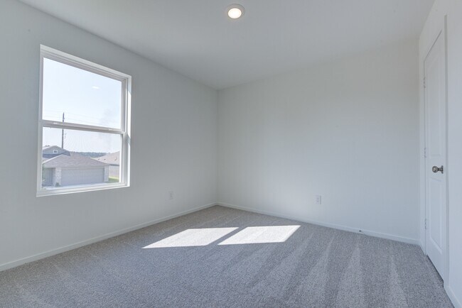 Photo - 285 Douglas Hls Dr