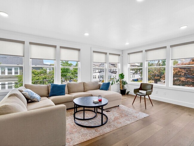 Photo - 62 Governor Winthrop Rd Unidad 2##