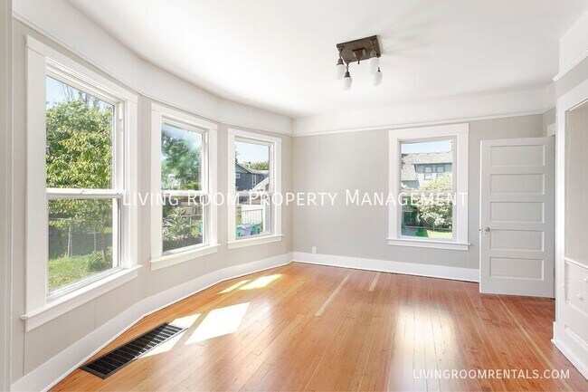 Photo - 4137 NE 8th Ave