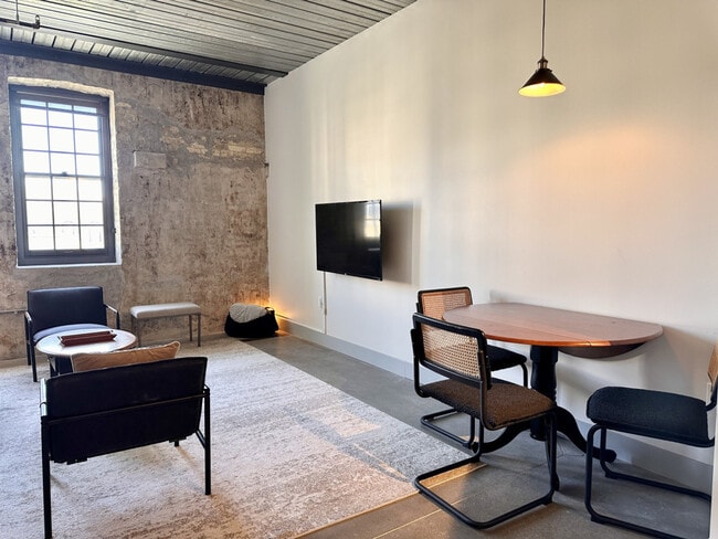 Photo - 1009 W Juneau Ave Unidad ID1378998P