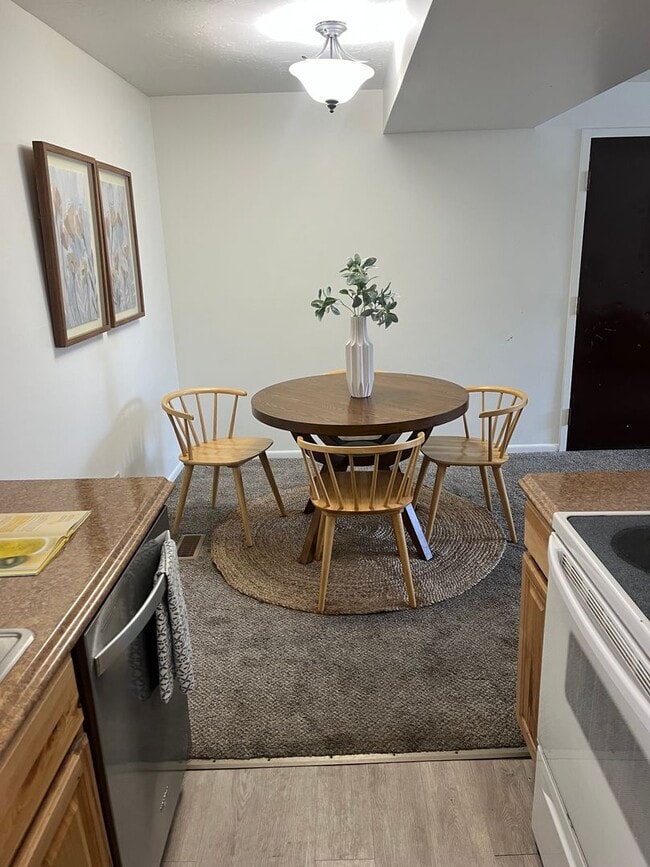 Photo - 2 Bedroom Condo for Rent Unit 13