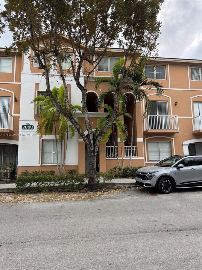 Photo - 7080 NW 177th St Unidad 105-13 Rental