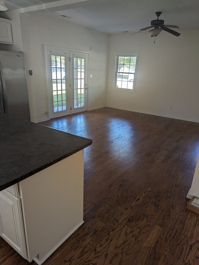 Photo - 403 W 49th St