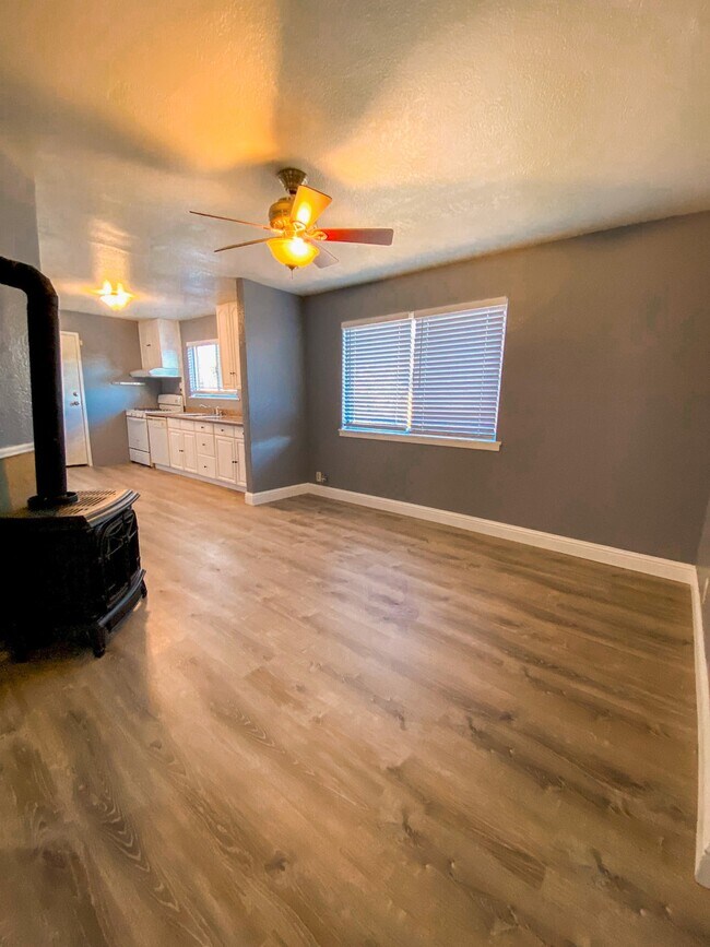 Photo - 6152 Baker Street