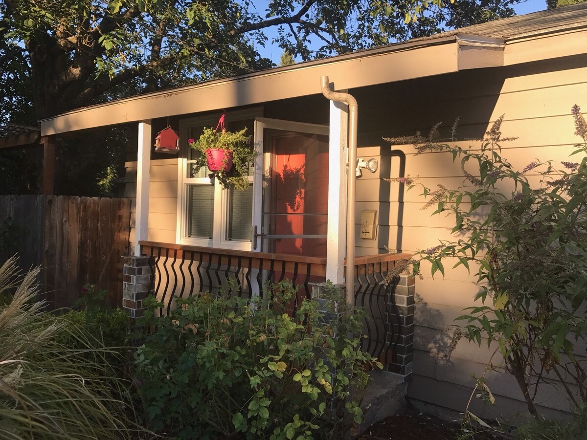 Front of 6832 - 6826-6832 SE 50th Ave