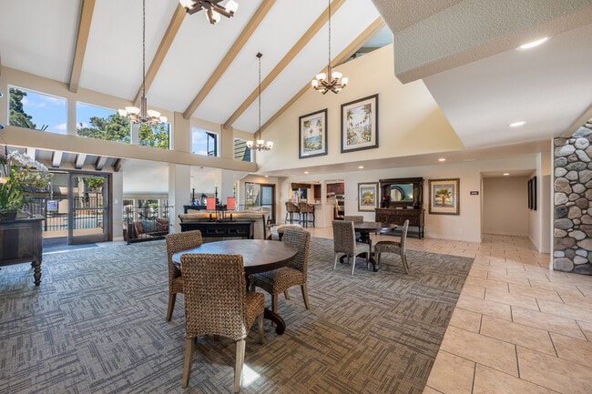 Photo - Pinecreek Village Apartments