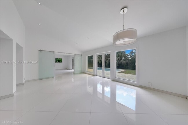 Photo - 850 N Venetian Dr