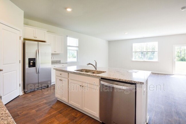 Photo - 411 Zenith Blvd