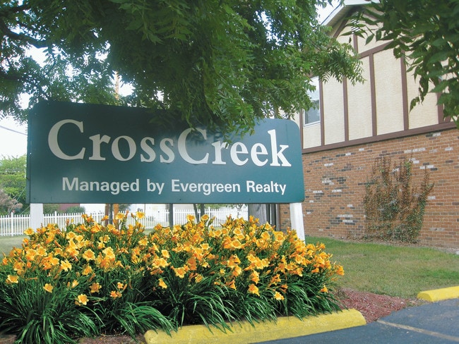 Crosscreek Apartments and Townhomes - Crosscreek Apartments and Townhomes